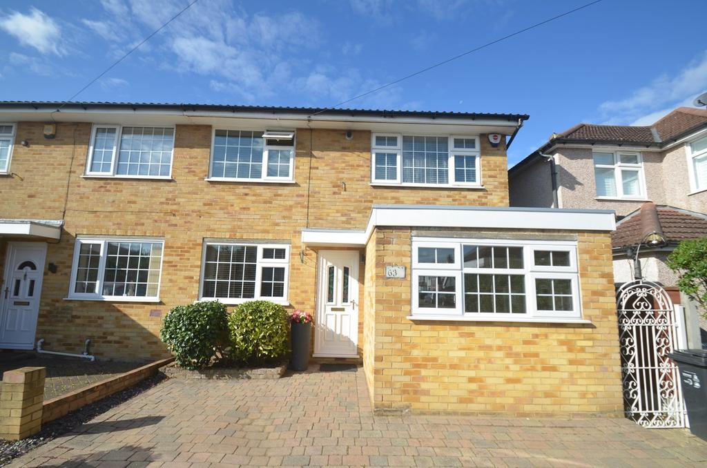 Ash Tree Way, Shirley, Croydon, CR0 3 bed semidetached house £560,000