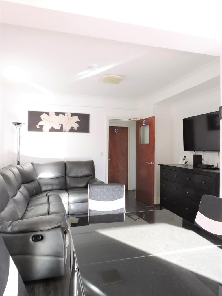 Mapleton Crescent, Enfield, EN3 5 bed end of terrace house for sale £