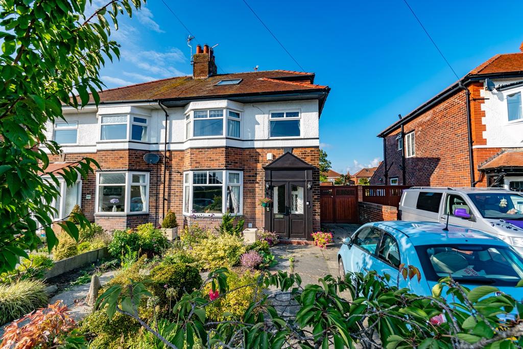 St Leonards Road East, Lytham St Annes, FY8 4 bed semidetached house