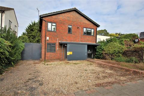 8 bedroom property with land for sale - The Common, Town Centre, Hatfield