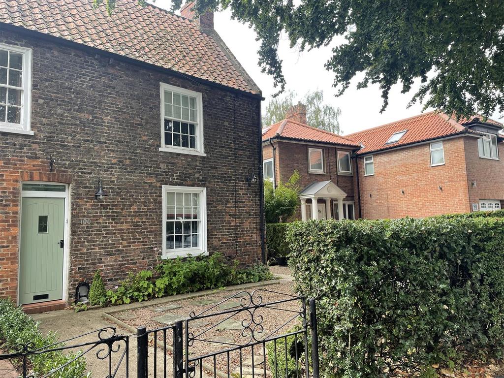 Thwaite Street, Cottingham 2 bed cottage £925 pcm (£213 pw)