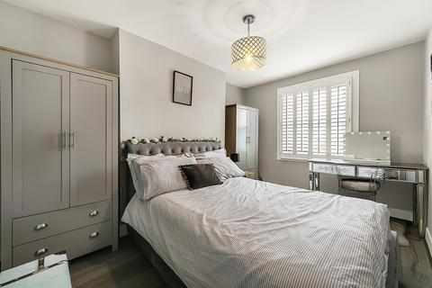 60 Wimbledon Park Road, London, SW18 5SH