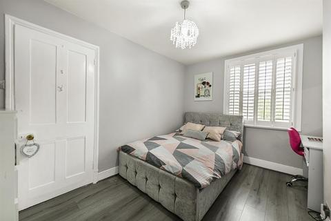 60 Wimbledon Park Road, London, SW18 5SH