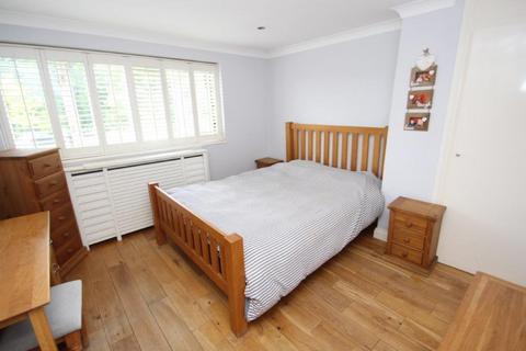 8 Aston Mead, Salisbury, SP1 3HJ