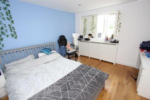 8 Aston Mead, Salisbury, SP1 3HJ