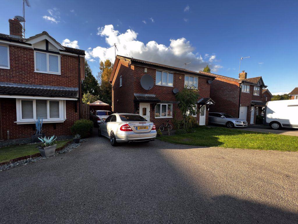 Catchpole Close, Corby 2 bed semidetached house £825 pcm (£190 pw)