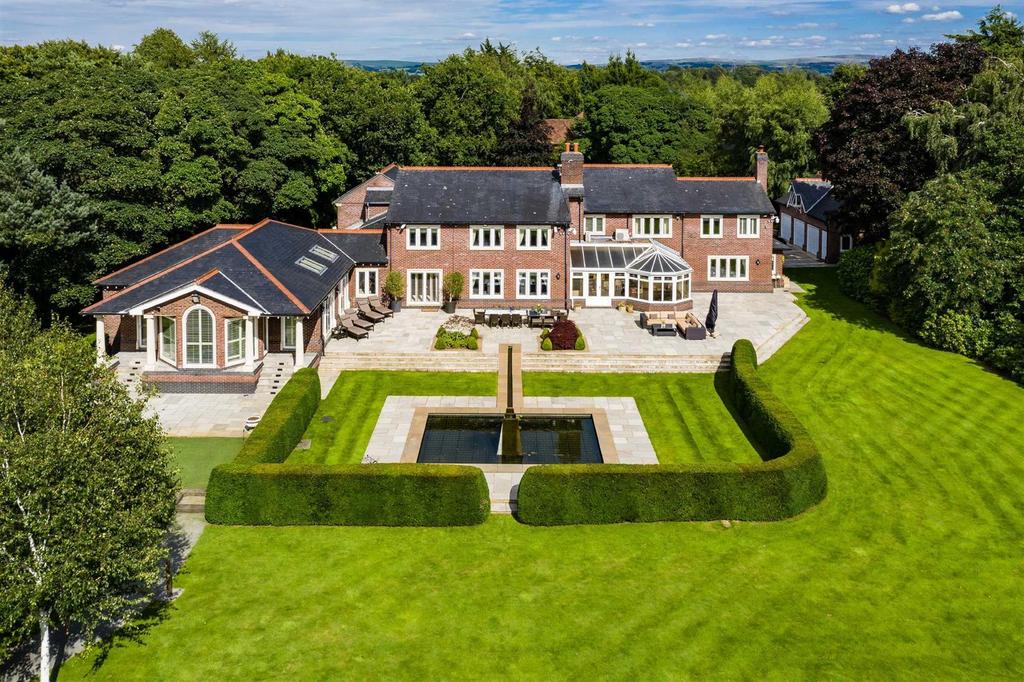 Oak Road, Mottram St Andrew 7 bed detached house £15,000 pcm (£3,462 pw)