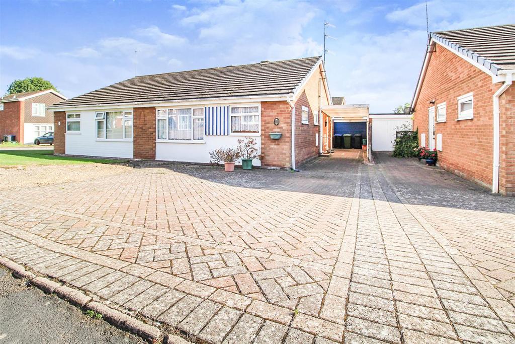 Lowes Avenue, Woodloes Park, Warwick 2 bed semidetached bungalow £