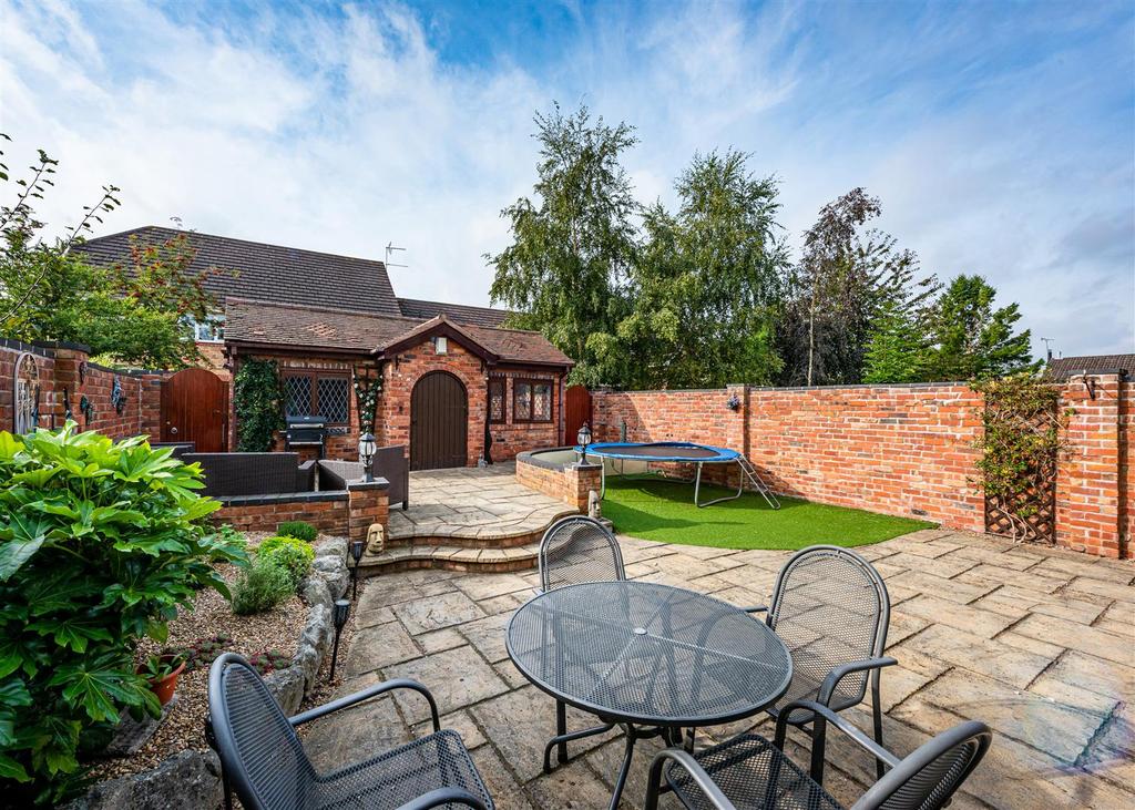 6 Sytch Lane, Wombourne 4 bed detached house £525,000