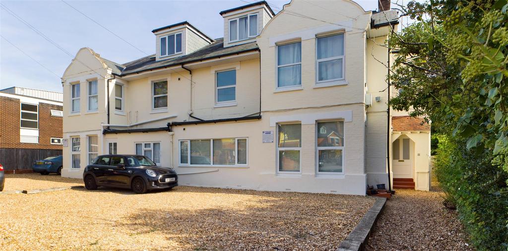 Alumhurst Road, Bournemouth 2 bed ground floor flat £225,000