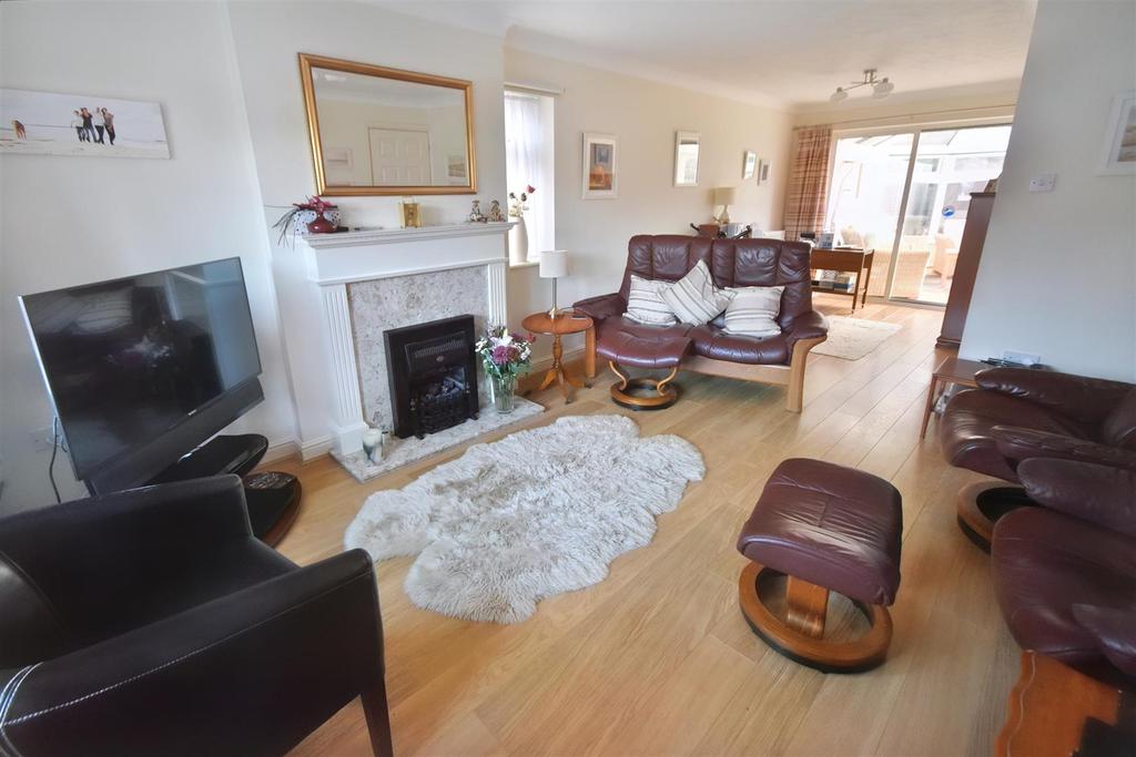 Halletts Way, Portishead 4 bed detached house £530,000