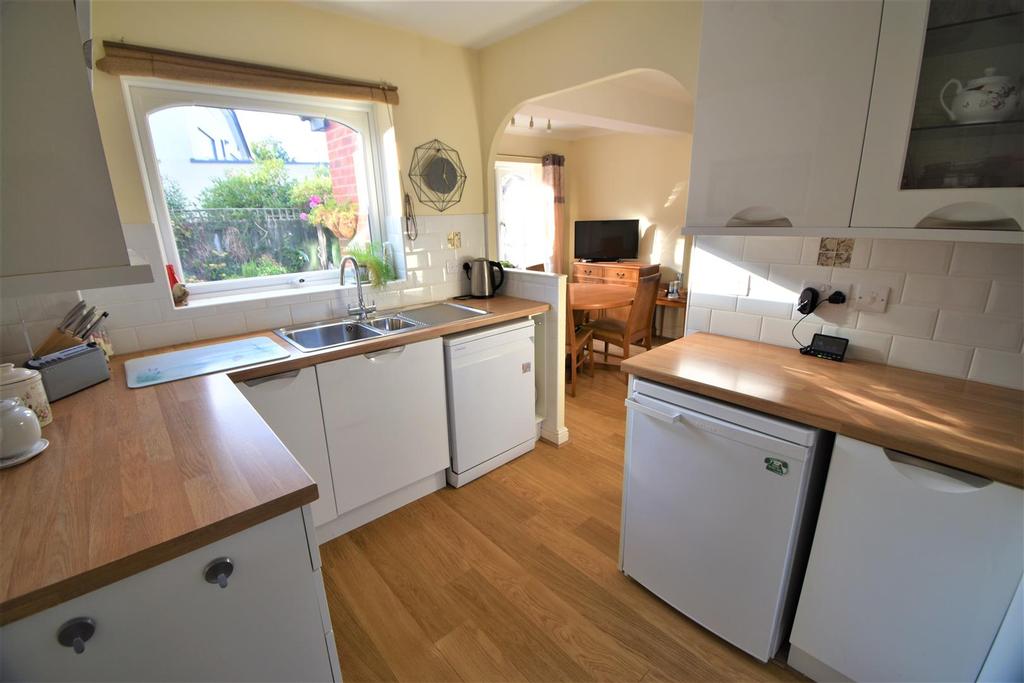 Halletts Way, Portishead 4 bed detached house £530,000