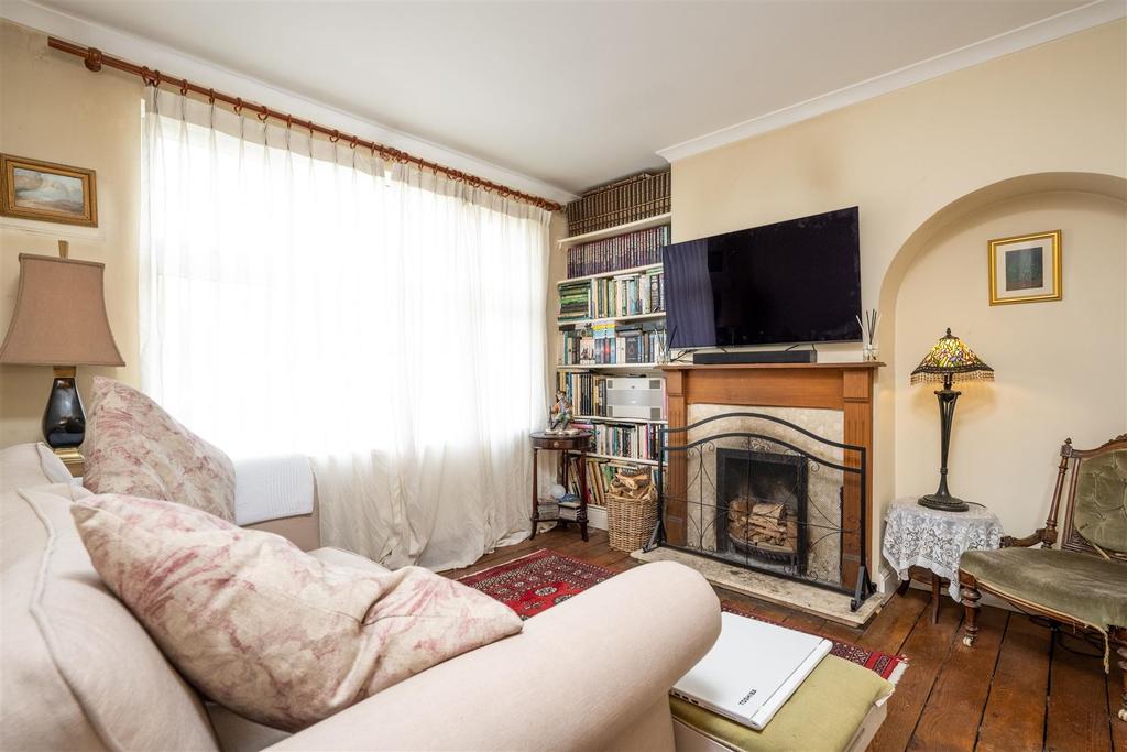 Balmoral Crescent, West Molesey 3 bed house £650,000