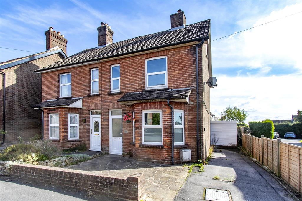 Queens Road, Crowborough 2 bed house £375,000