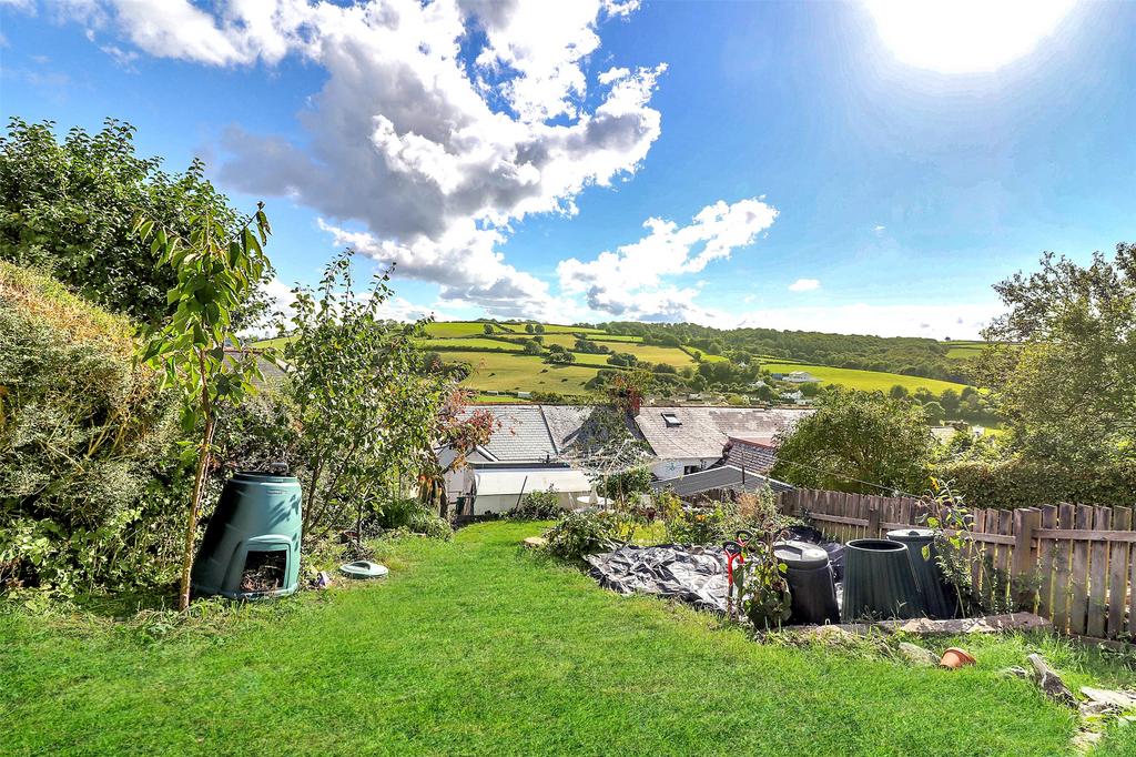 Mill Street, Torrington, Devon, EX38 2 bed terraced house £180,000