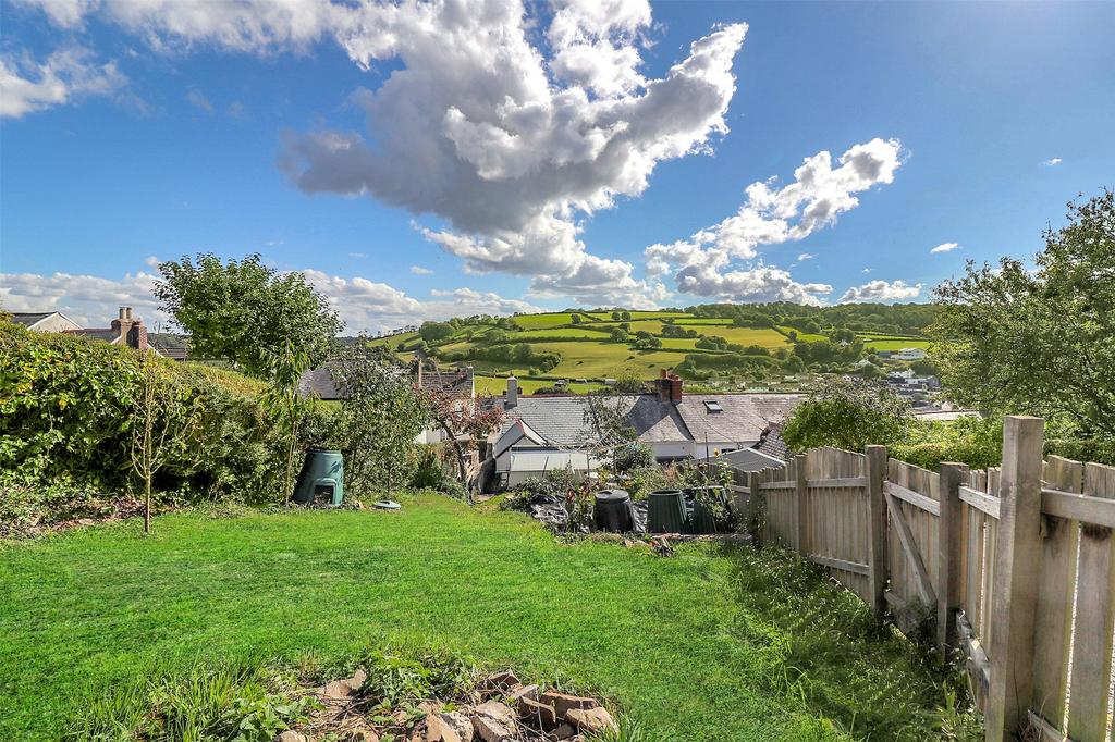 Mill Street, Great Torrington, Devon, EX38 2 bed terraced house for