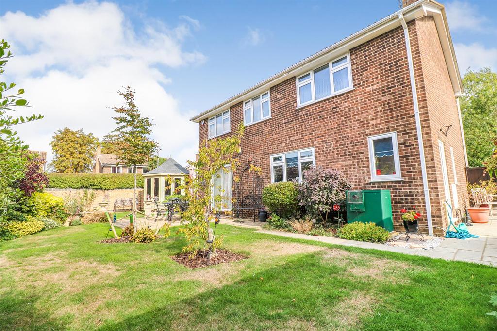 Woodham Drive, Hatfield Peverel... 4 bed detached house £680,000