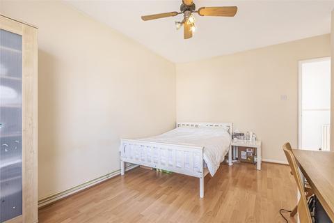 2 bedroom flat for sale - Lavender Avenue, Worcester Park