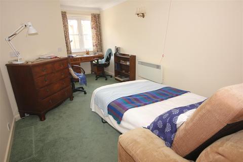 2 bedroom flat for sale - Archers Court, Salisbury