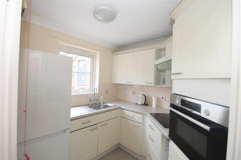 2 bedroom flat for sale, Archers Court, Salisbury