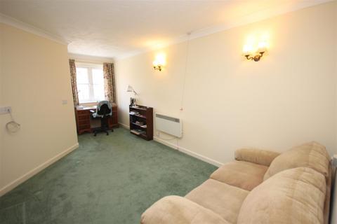 2 bedroom flat for sale, Archers Court, Salisbury