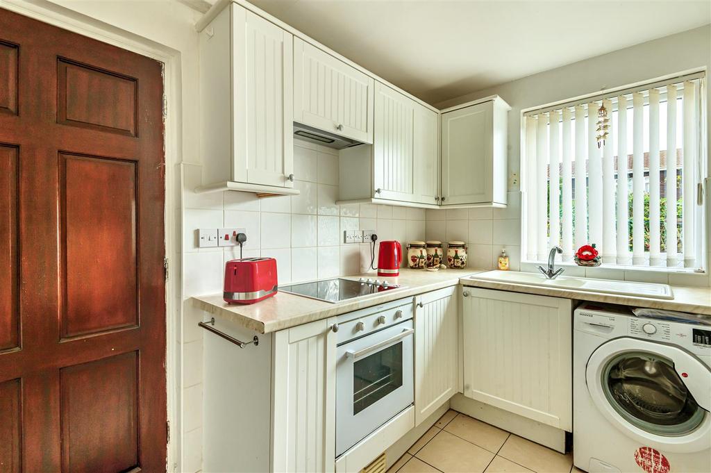 Mile Road, Bedford 3 bed semidetached house £300,000