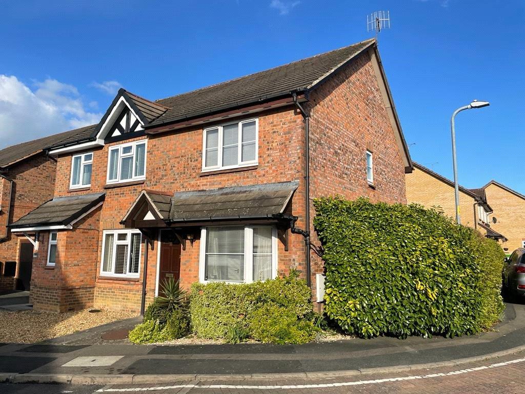 St Catherines Road Evesham 3 bed semidetached house £950 pcm (£219 pw)