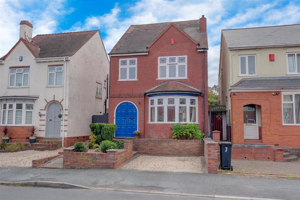 Perrins Lane, Stourbridge 3 bed detached house for sale £285,000