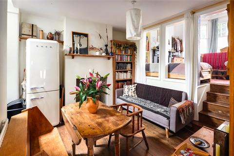 10a Alcester Crescent, London, E5 9PX