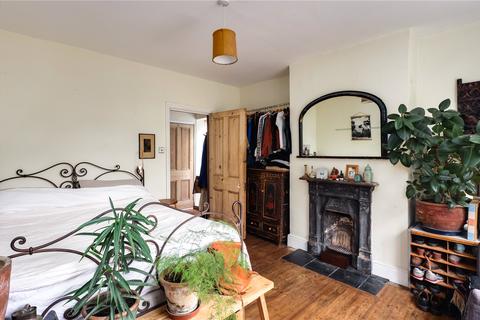 10a Alcester Crescent, London, E5 9PX