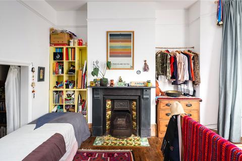 10a Alcester Crescent, London, E5 9PX