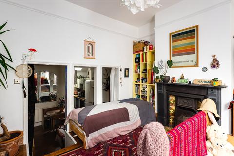 10a Alcester Crescent, London, E5 9PX