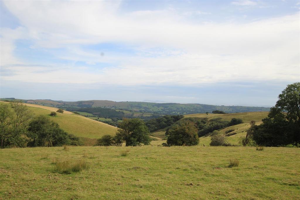 Secluded location Near Pumpsaint, Llanwrda 3 bed property with land for