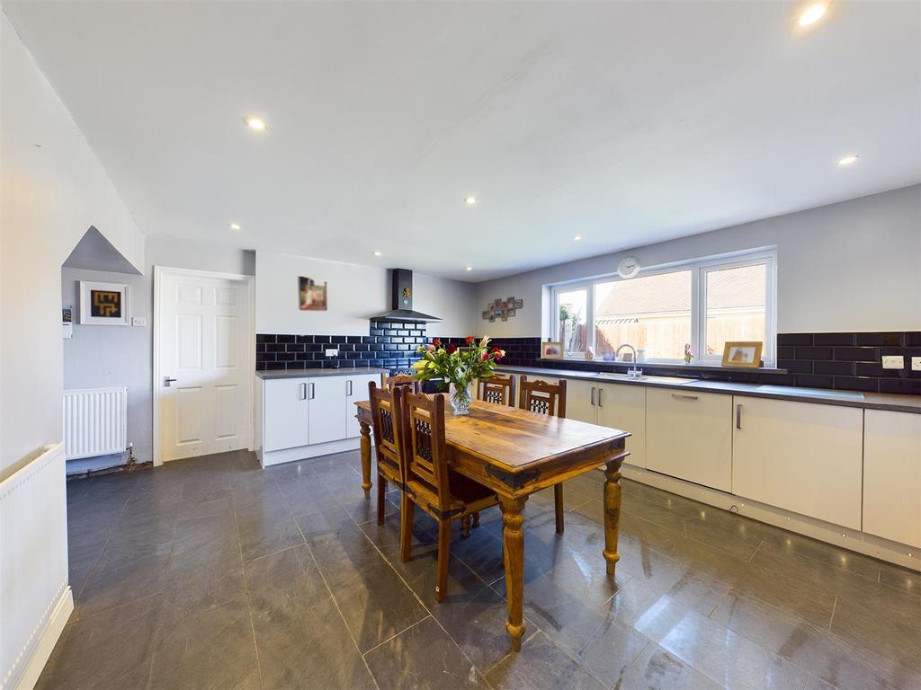 Bridgeway East, Pentre Maelor, Wrexham 3 bed terraced house £190,000