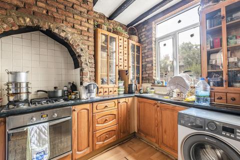 Flat 1, 4 Nelgarde Road, London, SE6 4TF