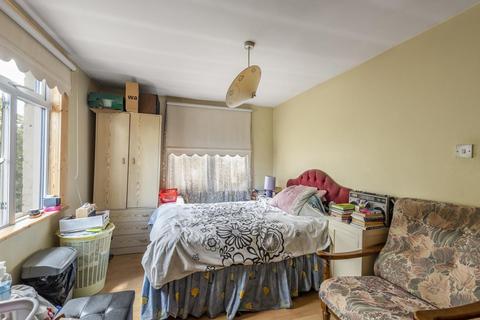 Flat 1, 4 Nelgarde Road, London, SE6 4TF