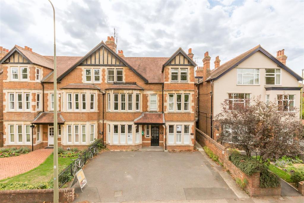 Banbury Road, Summertown, Oxford 2 bed apartment £550,000