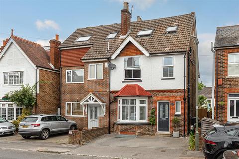 102a Lesbourne Road, Reigate, RH2 7JX