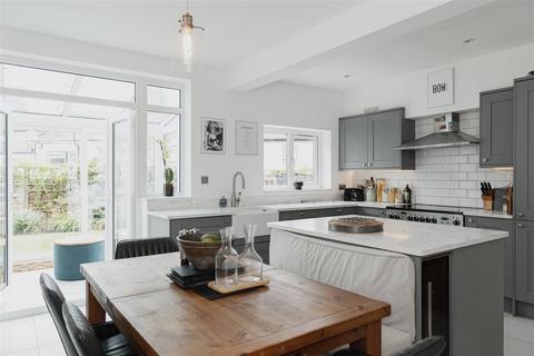 102a Lesbourne Road, Reigate, RH2 7JX