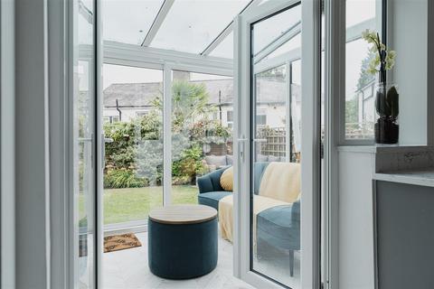 102a Lesbourne Road, Reigate, RH2 7JX