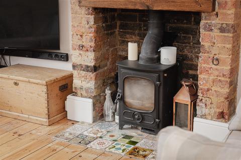 102a Lesbourne Road, Reigate, RH2 7JX