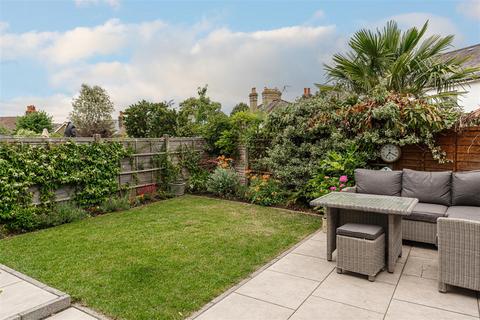 102a Lesbourne Road, Reigate, RH2 7JX