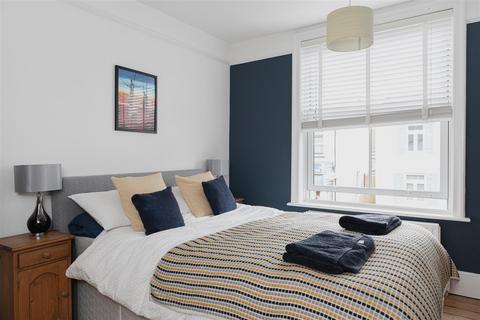 102a Lesbourne Road, Reigate, RH2 7JX