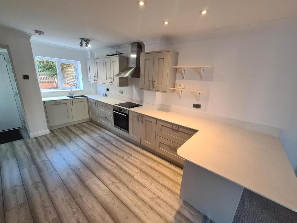 Plas St. Pol De Leon, Penarth 2 bed terraced house £1,100 pcm (£254 pw)