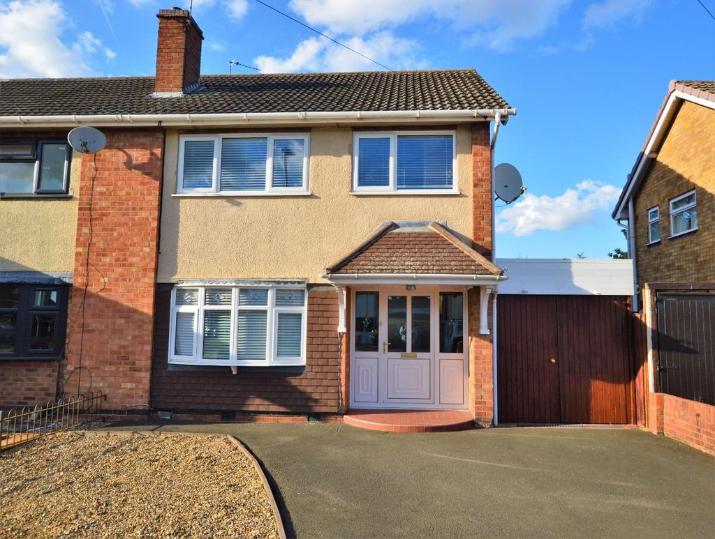 Dorset Avenue, Wigston 3 bed semidetached house £285,000