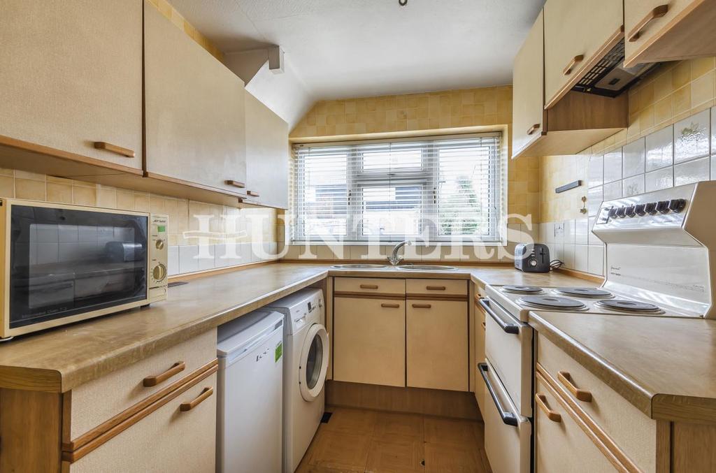 Bourne End, Hornchurch 3 bed house £425,000