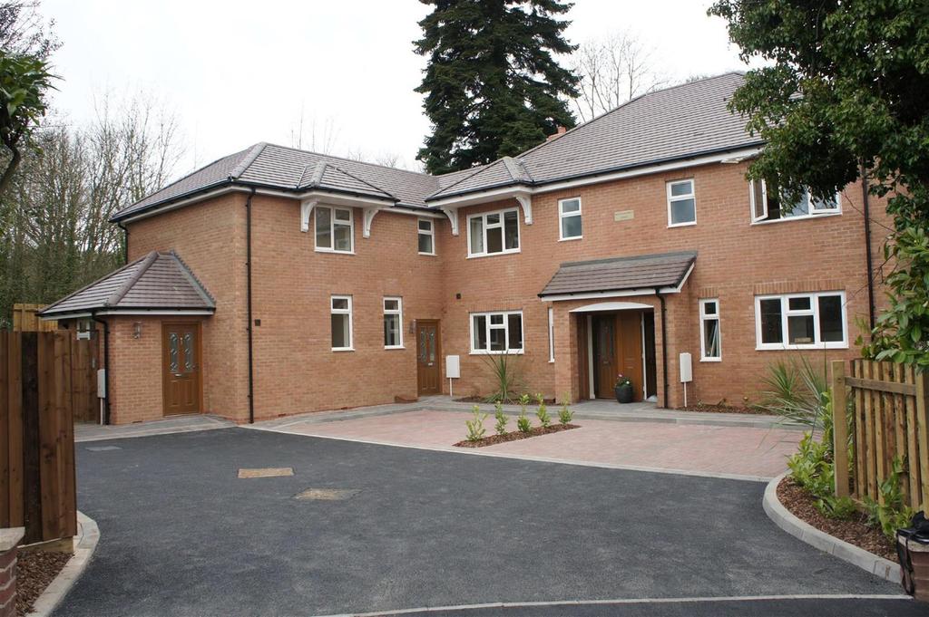 Old Station Mews, HamptonInArden... 3 bed terraced house £1,095 pcm