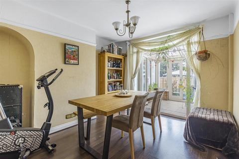 12 Cheyne Hill, Surbiton, KT5 8BN