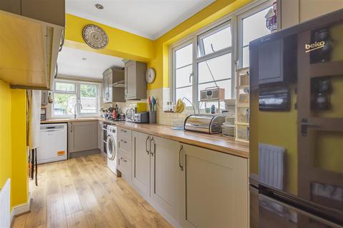 12 Cheyne Hill, Surbiton, KT5 8BN