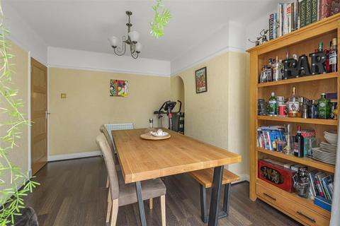 12 Cheyne Hill, Surbiton, KT5 8BN